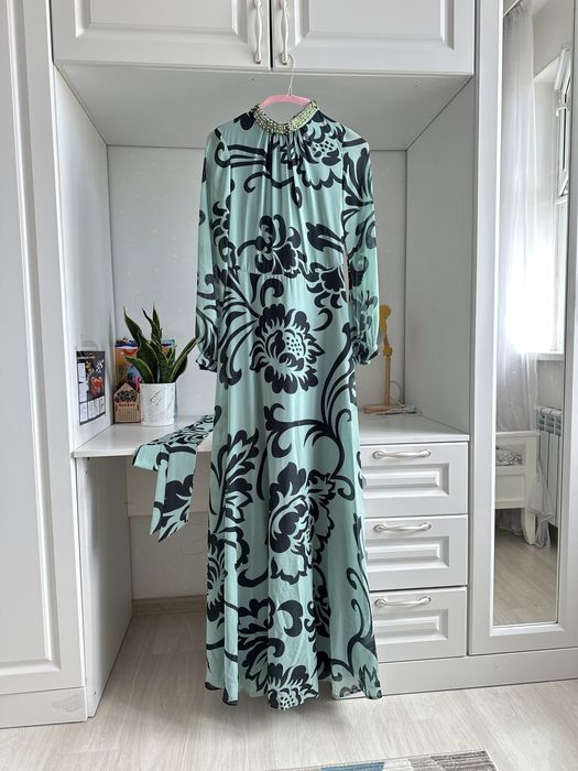 Продам вечернее платье, размер 44 (М) носила 2 раза