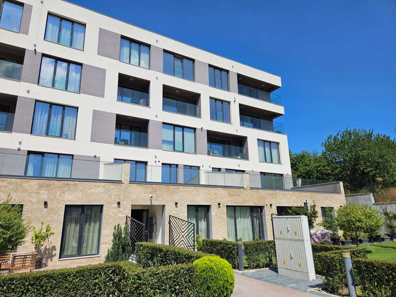 Продава се Двустаен апартамент в Варна, Бриз - 77 кв.м за 1959 €/кв.м - Снимка #5