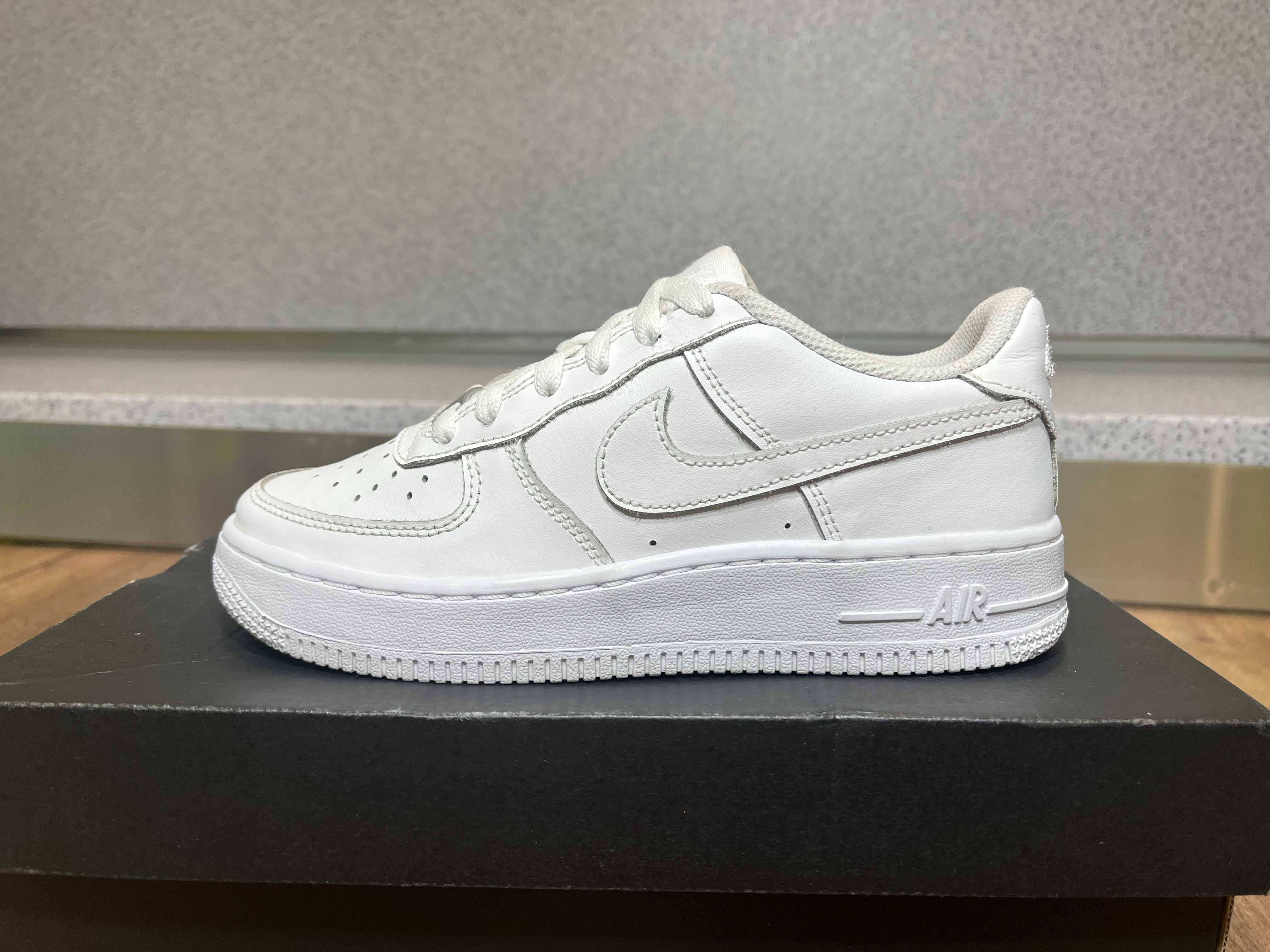 ОРИГИНАЛНИ *** Nike Air Force 1 Low GS Triple White