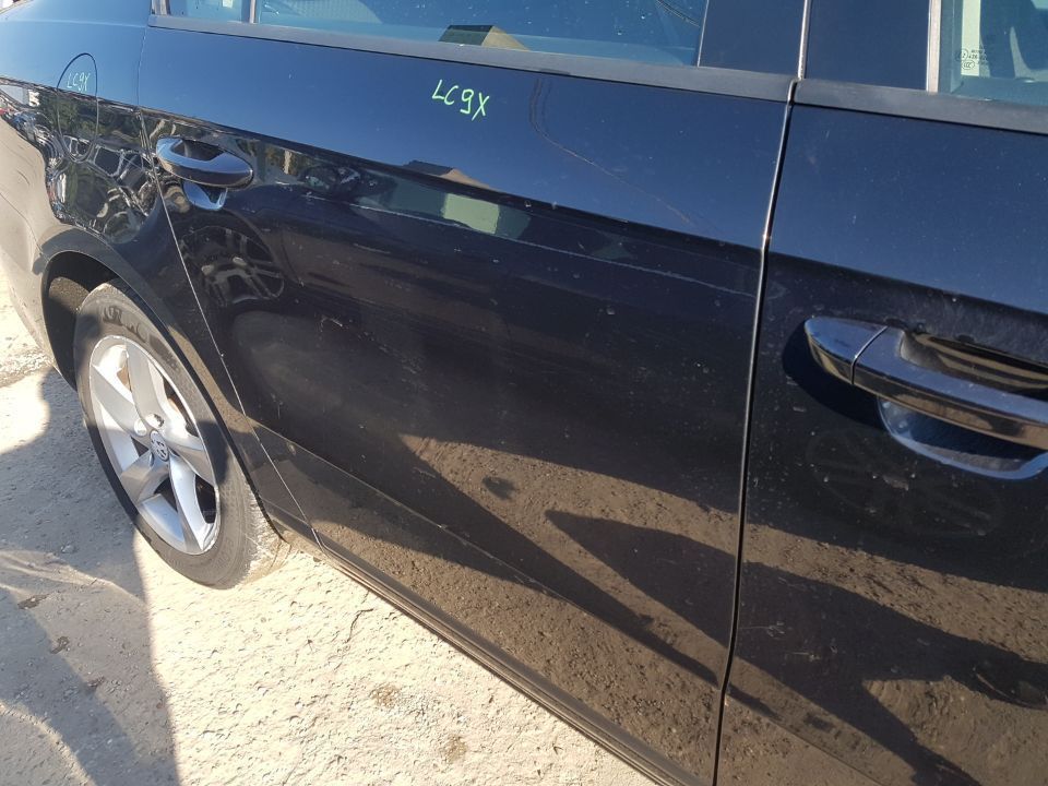 Usa / Portiera Dreapta Spate VW Passat B7 Berlina / Sedan 2010 - 2015 Cod Culoare LC9X