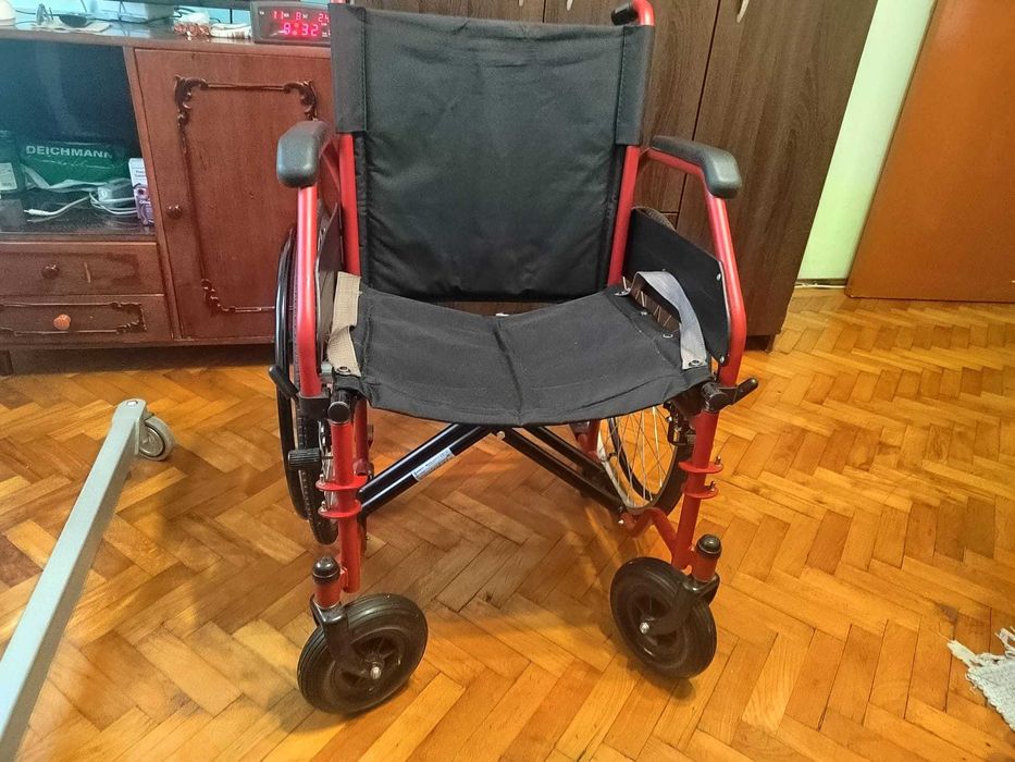 Echipamente medicale: Dispozitiv ridicare pacienti, hamuri, cărucioare