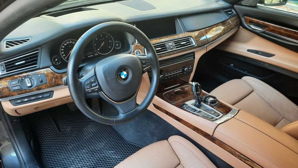 BMW 740d Comfort завод 21 август 2013 йил. Ўзбекистонда юрмаган.