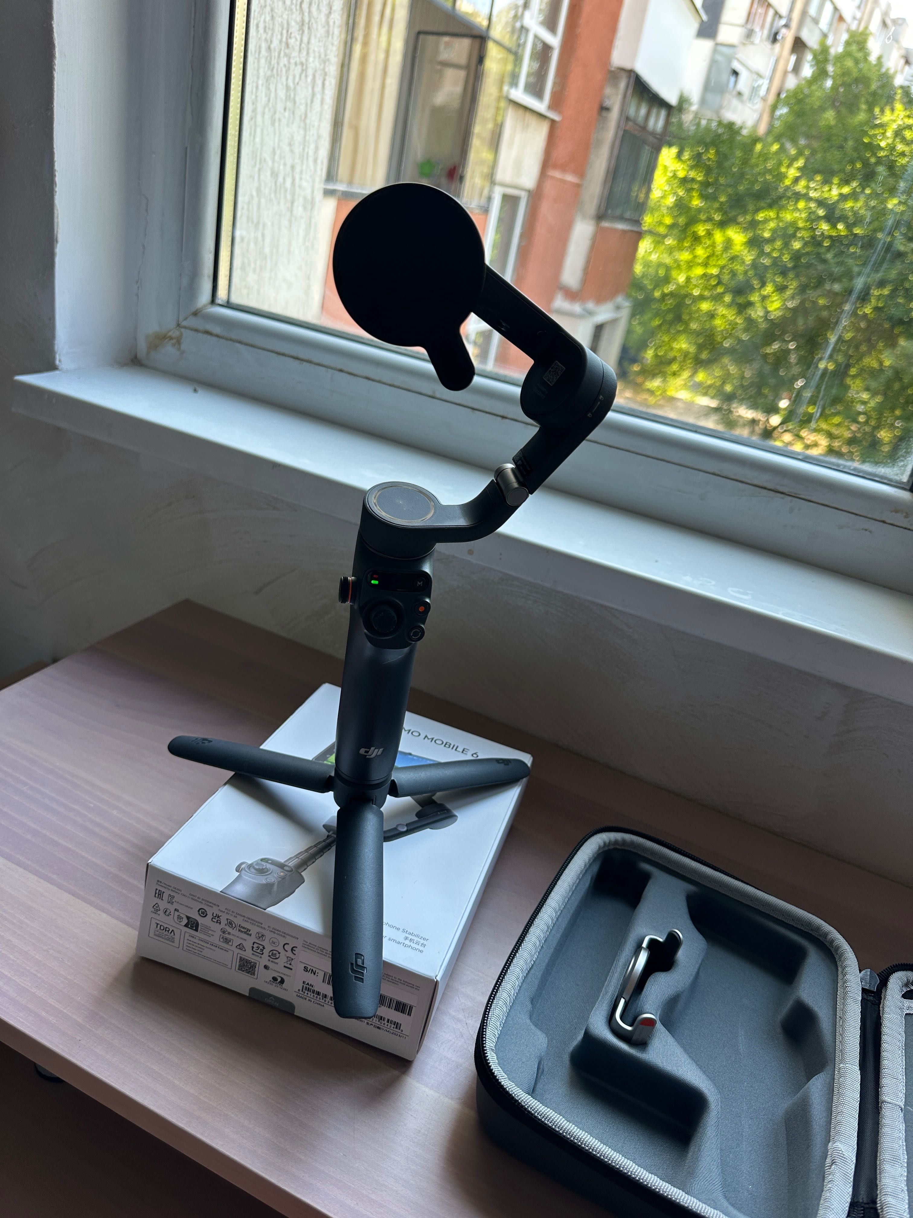 DJI Osmo Mobile 6 + подарък кейс + магнитна стойка за телефон
