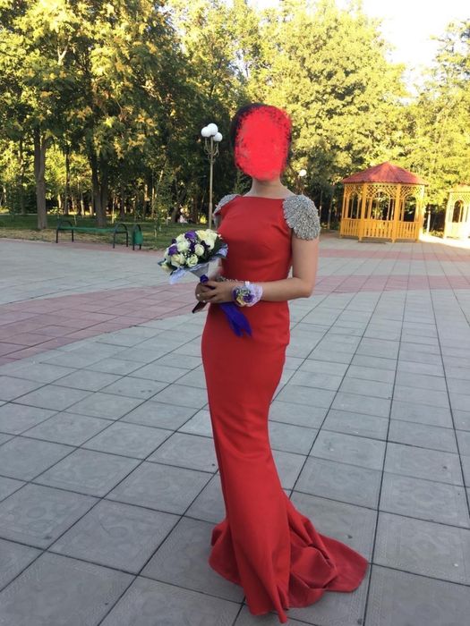 Платье вечернее в идеальном состоянии