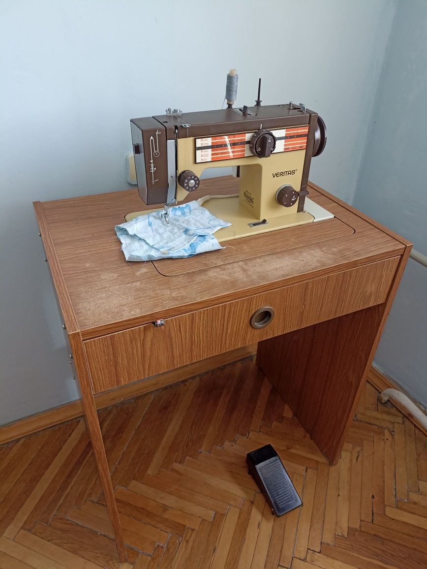 Рабочий стол - швейная машинка VЭRITAS (Германия)