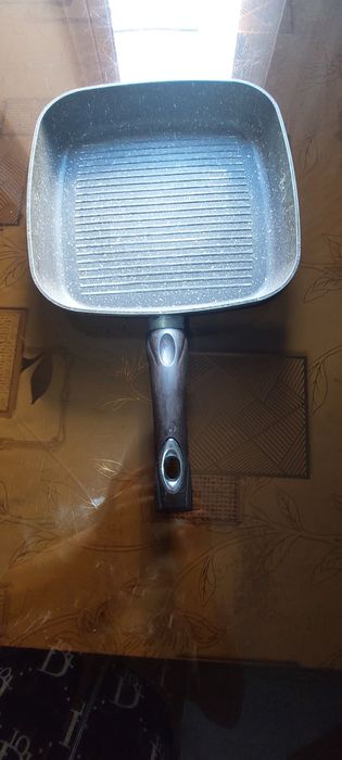 Продам  СКАВОРОДКУ гриль.