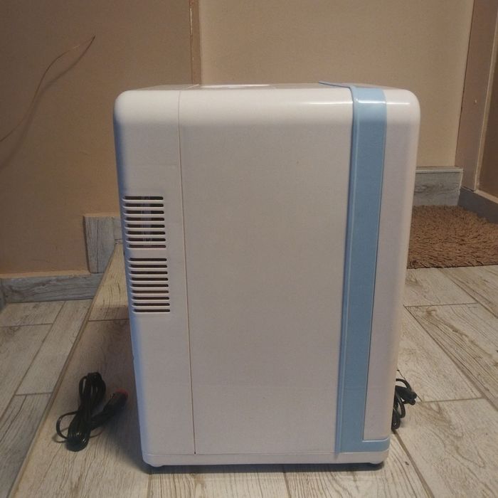 Мини хладилник на 12 и 220 волта