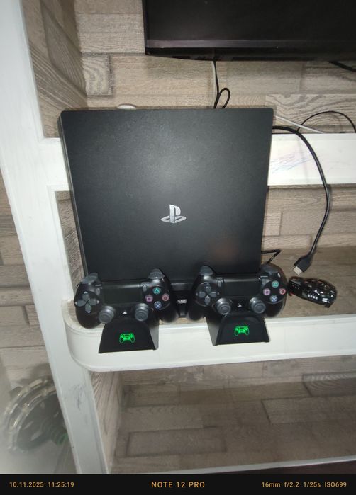 Продам PlayStation 4 Pro
