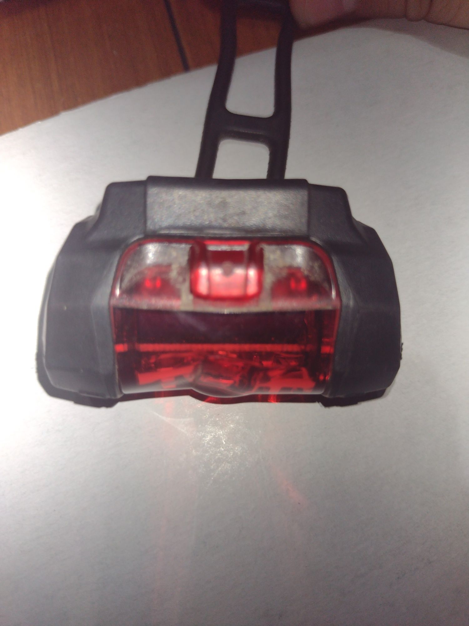 Pachet lanterna IXON®️core + lanterna roșie și cablu de încărcare