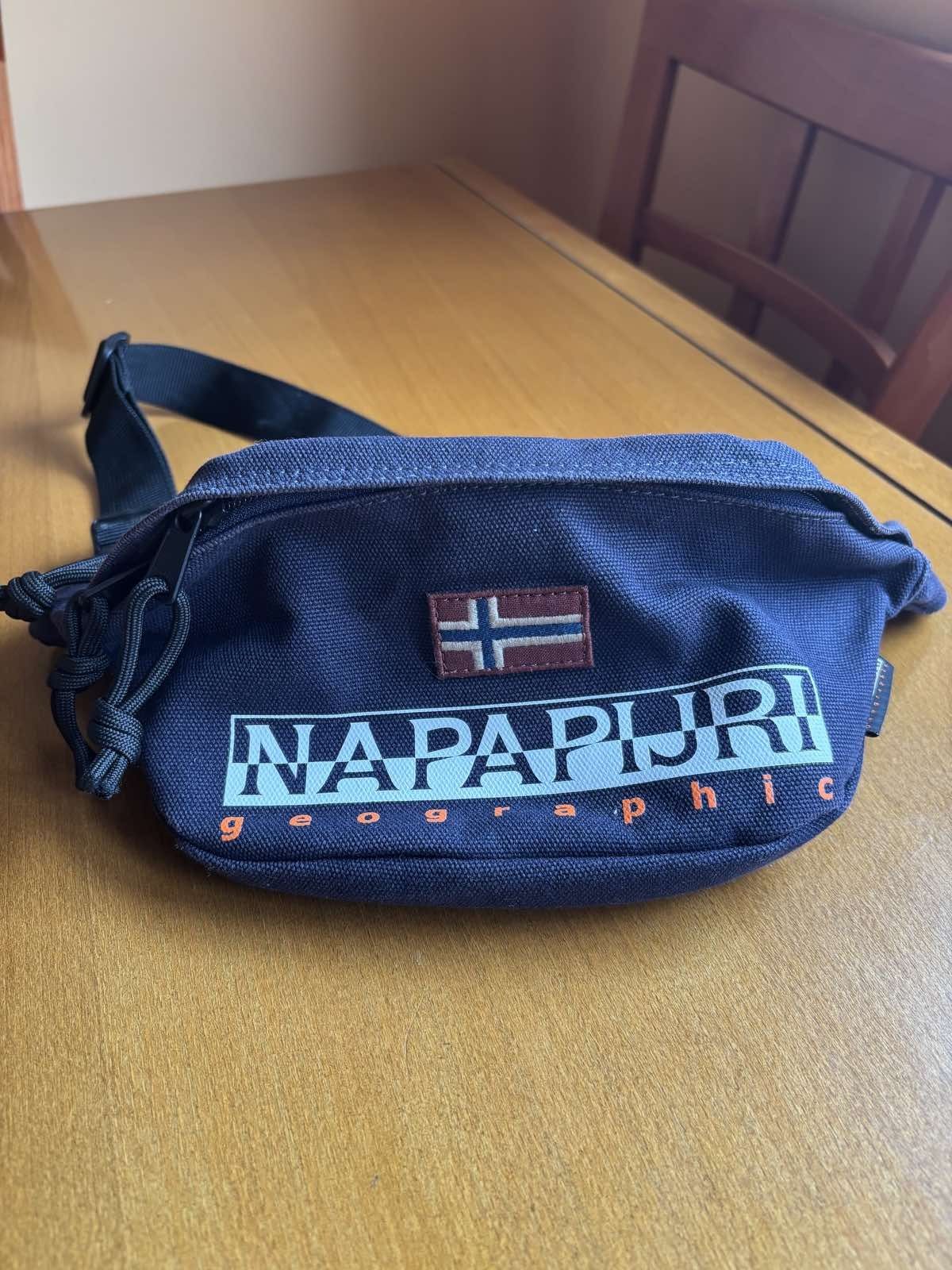 Napapijri чантичка за кръста