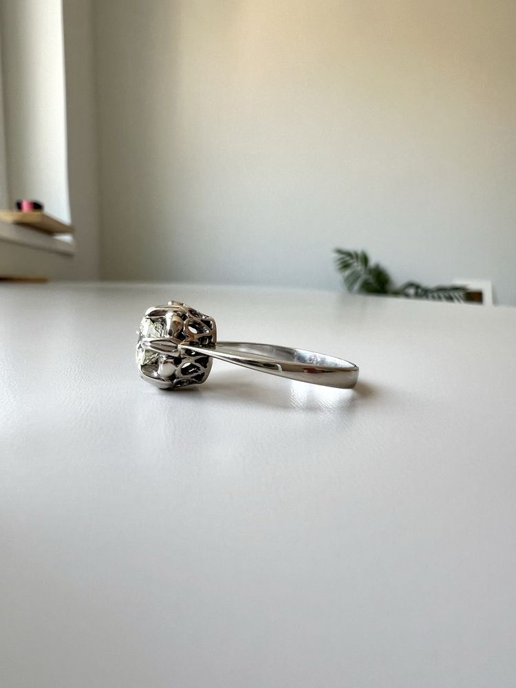 Inel din aur alb 18 kt tip solitaire cu diamant natural de 1 ct