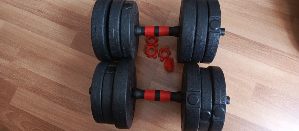 Vând Gantere plus haltera