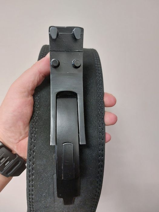 Колан за вдигане на тежести LEVER Black - GymBeam