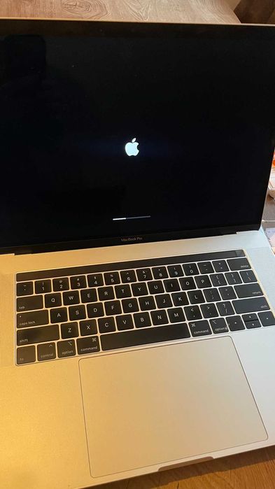 Macbook 15 Pro, 2019, 8-Core i9 2.3 GHz, 16 GB, 500 GB, touchbar