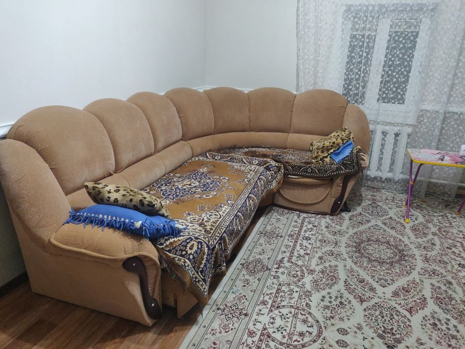 Отдам диван угловой