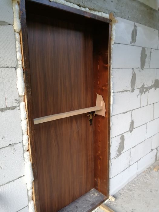 Reglaj si Montaj uși și geamuri   (mdf, lemn, PVC)