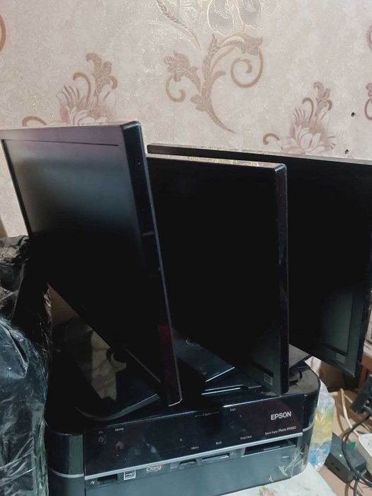Продаются мониторы