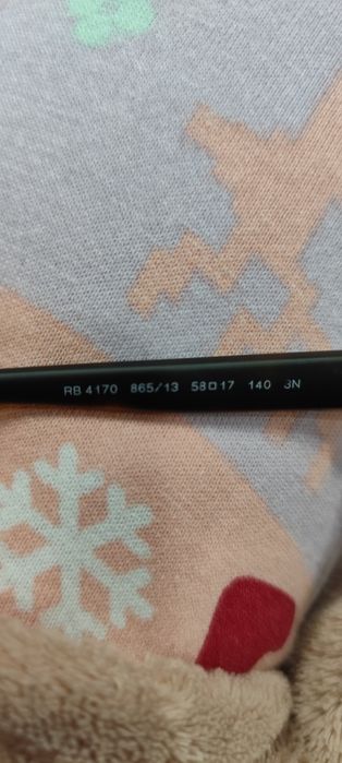 Ochelari de soare Ray Ban RB4170 cu defect