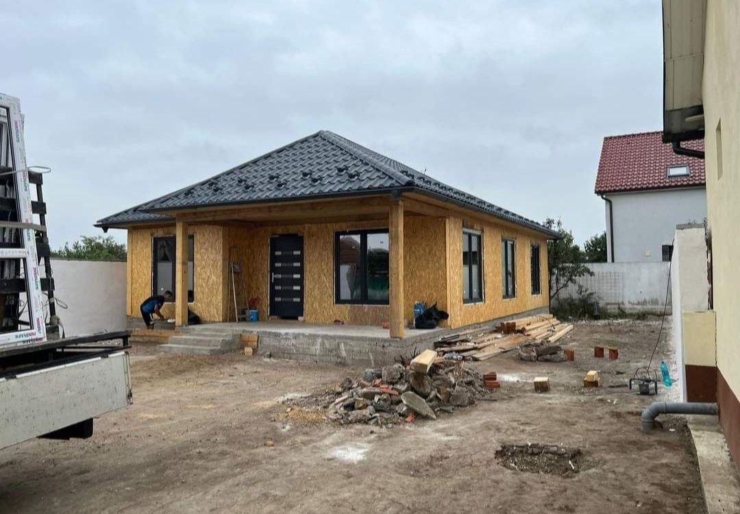 Vindem case si cabane din lemn, de tip A. Acestea se realizeaza la dim