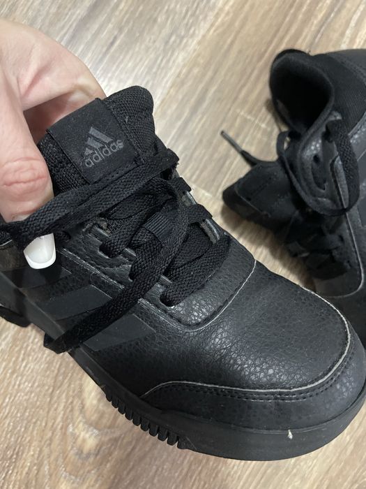 Adidasi adidas originali pt copii