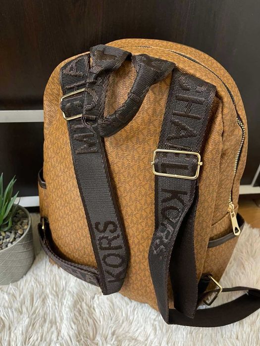 Стилна дамска раница Michael Kors - Нова.