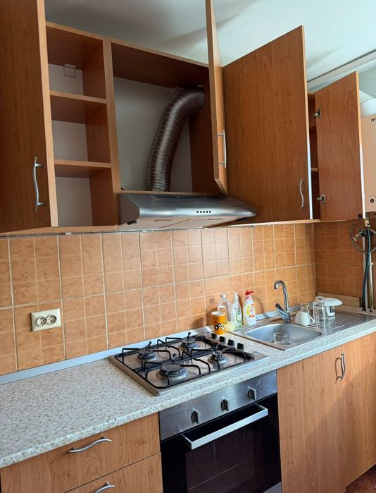 Vând mobila de dormitor și mobila de bucătărie complet utilata