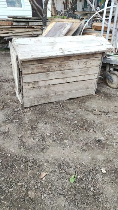 Будка деревянная