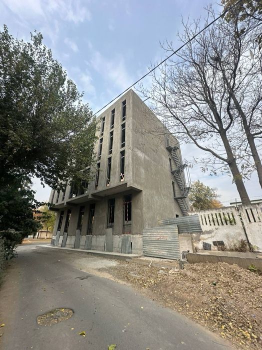 3.8 соток здания ор: МВД госпиталь 2000 кв.м 5 этаж коробка