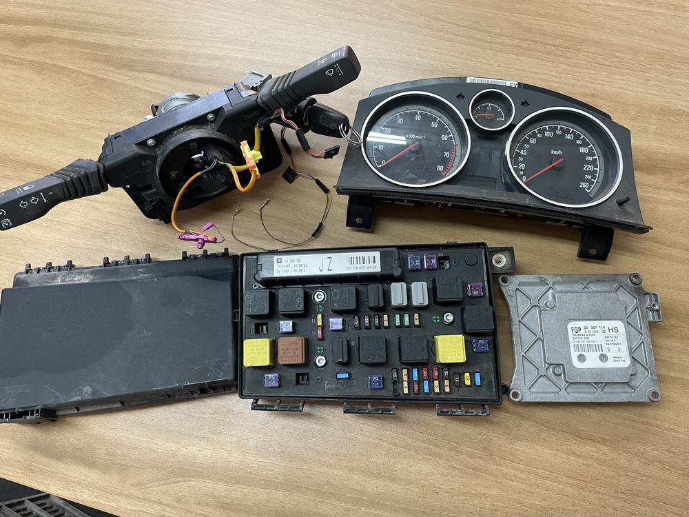 Ecu  компютър  комплект запалване Opel Astra H