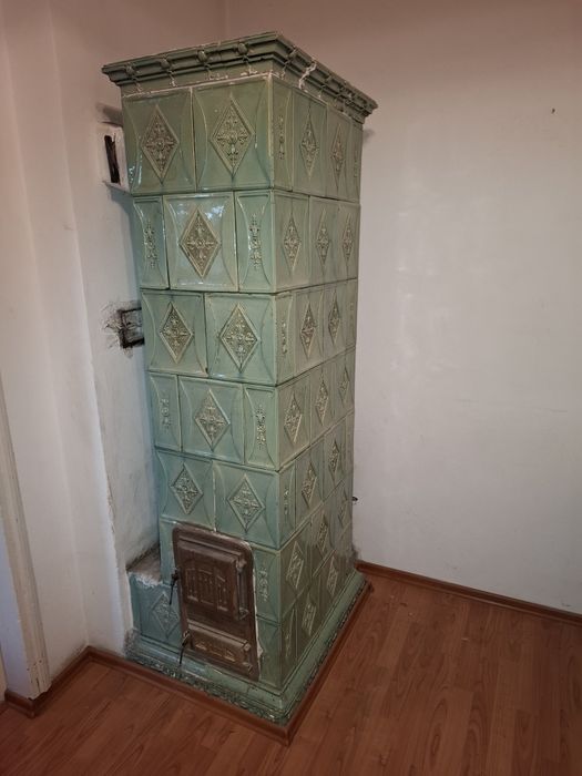 Vând apartament 3 camere, 3/3, șarpantă, boxă, zonă ultracentrală
