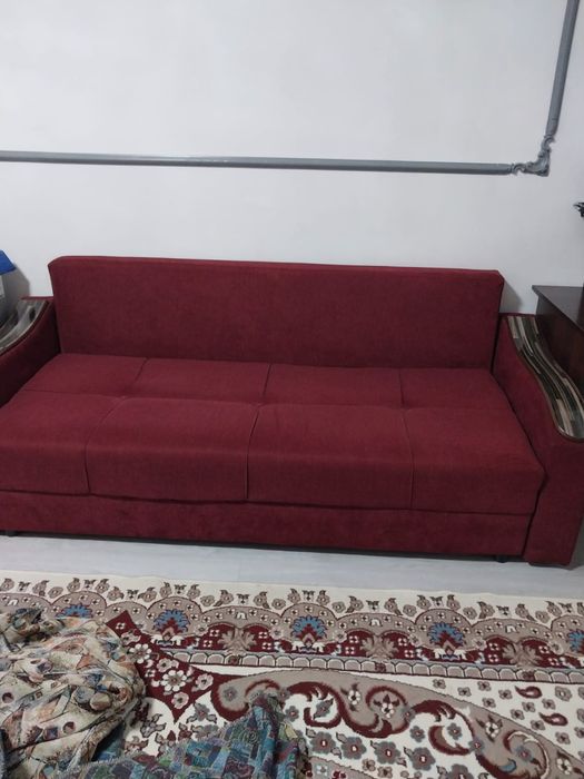 Диван раскладной с подлокотниками