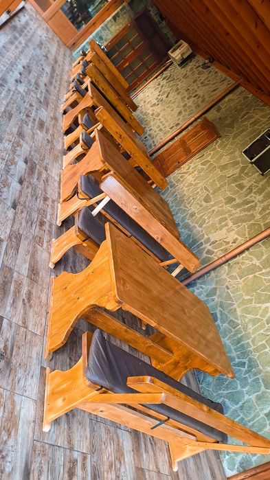 Маса с пейки и столове