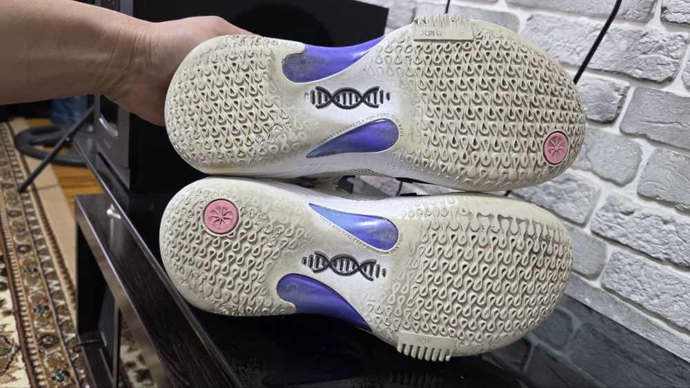 Оригинальные кроссы Li-ning