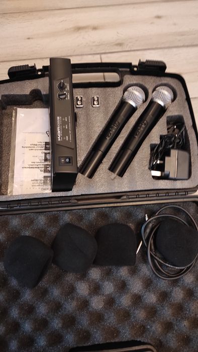 Set 2 microfoane si receptor VHF KAM KWD6