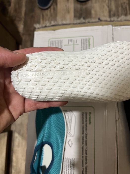 Два чифта аква обувки номер 30-31, 38-39