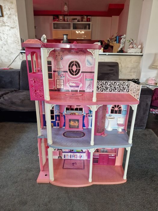 Barbie 11 păpuși și accesorii + Casa păpuși gratis
