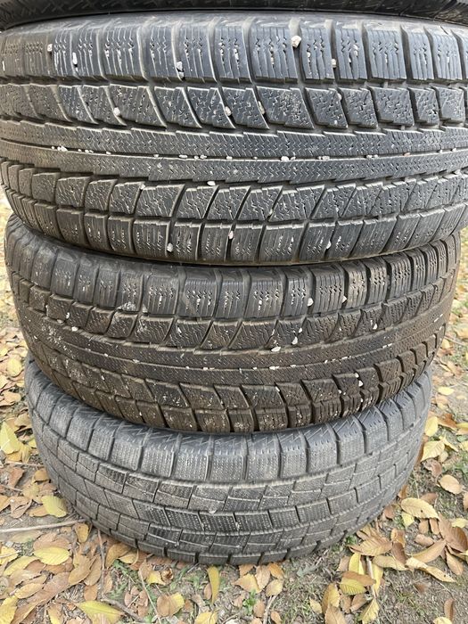 Шины зимний почти новый