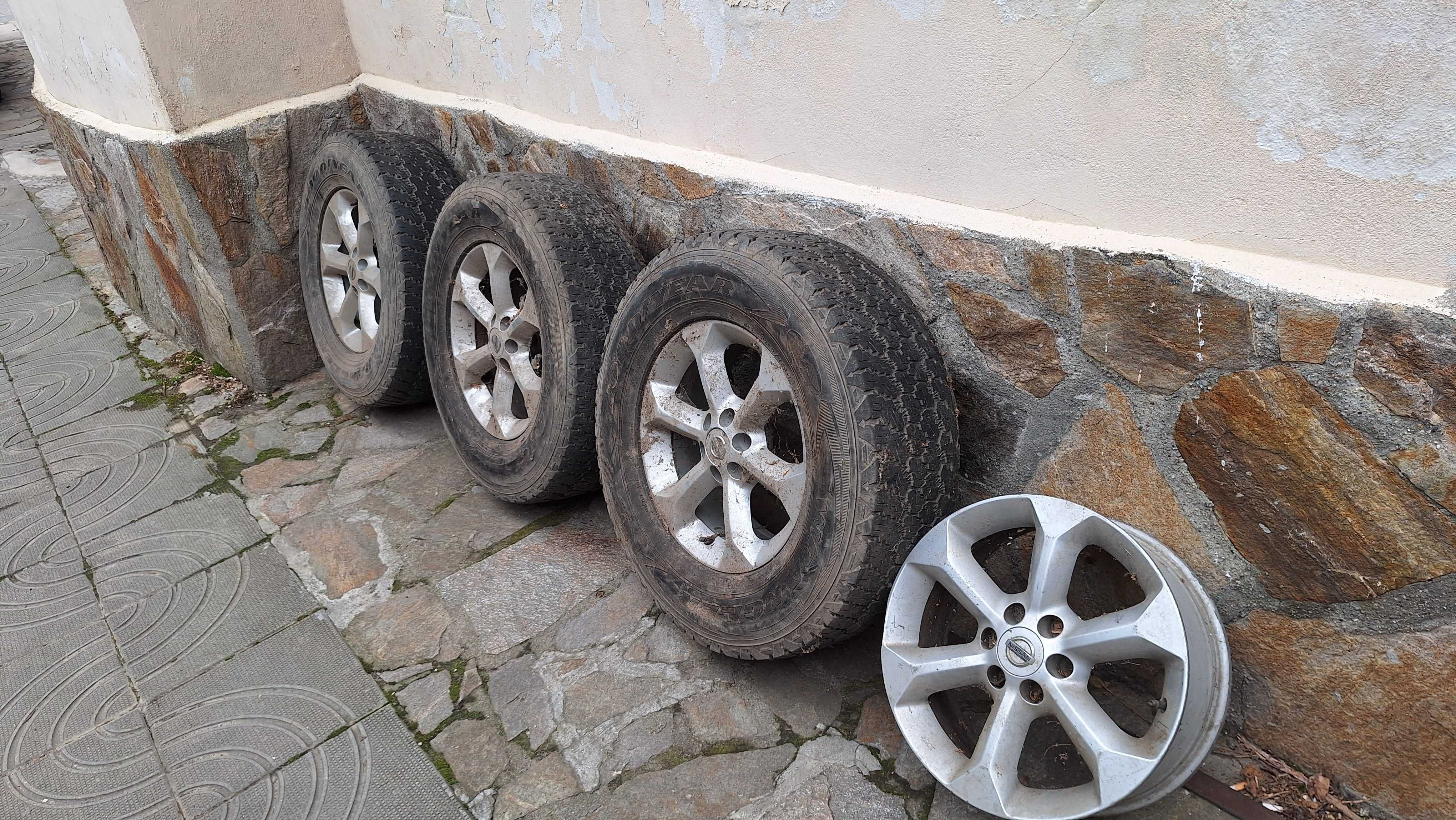 Гуми с джанти за нисан