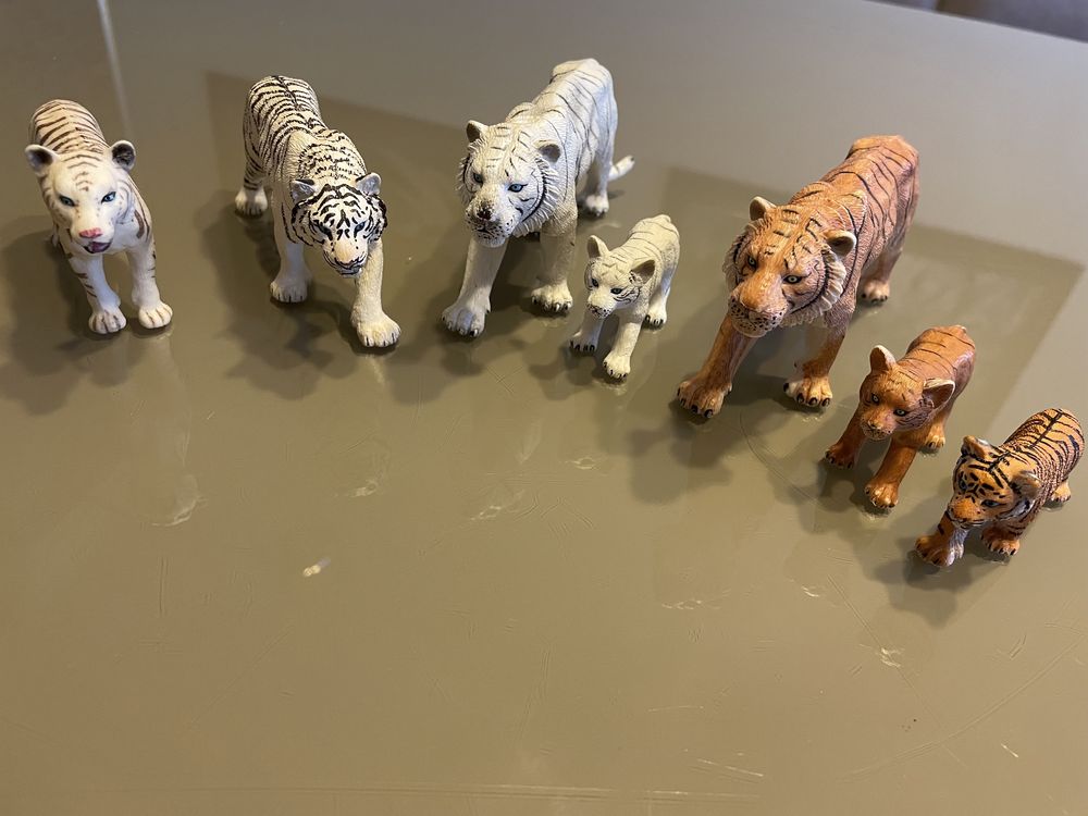 Колекционерски фигури на тигри