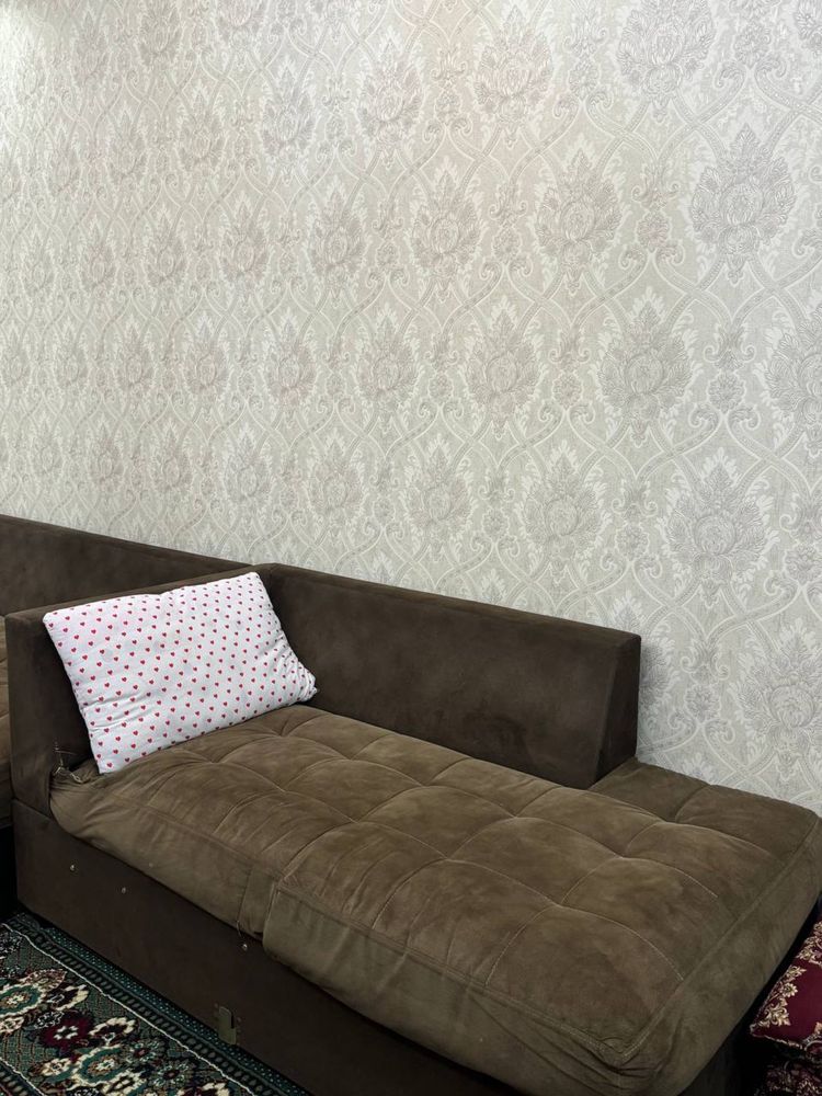 Yumshoq mebel sotiladi
