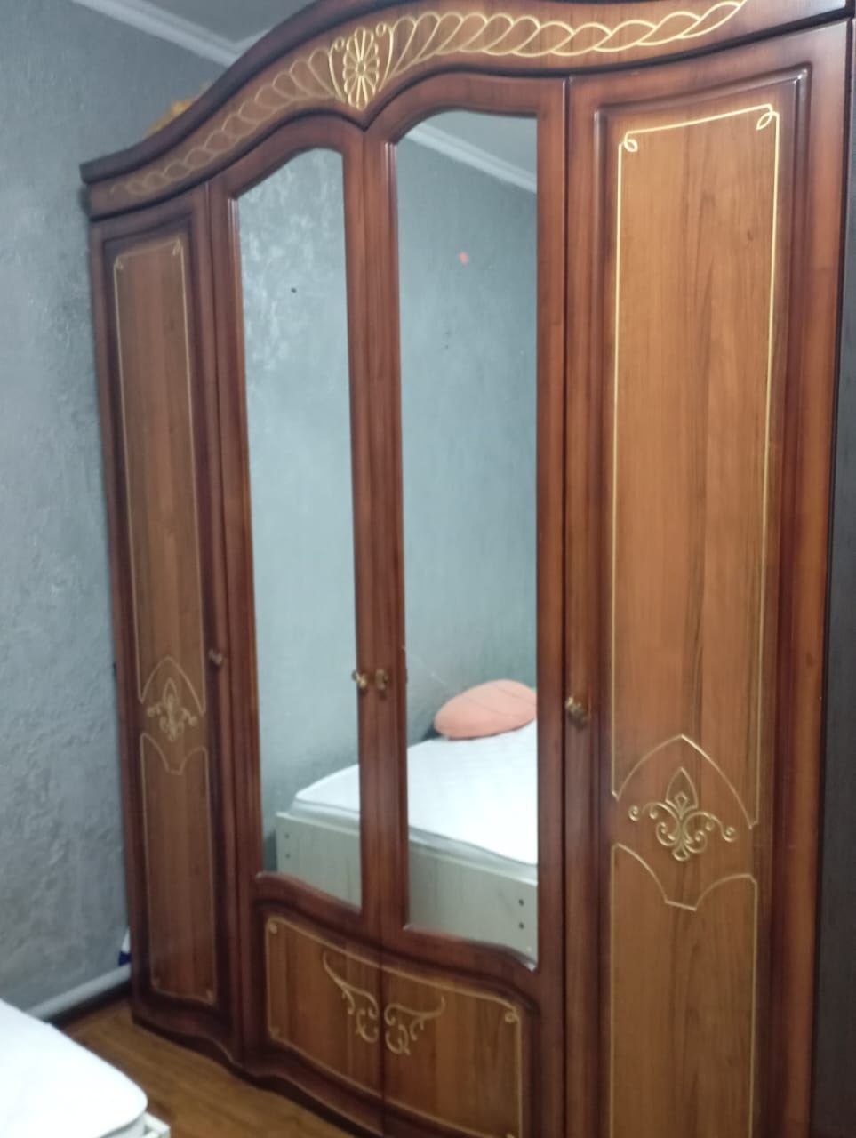 Срочно продам шифоньер и кровать