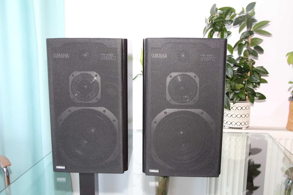 Pereche boxe Yamaha NS-S30i culoare negru cu maro.