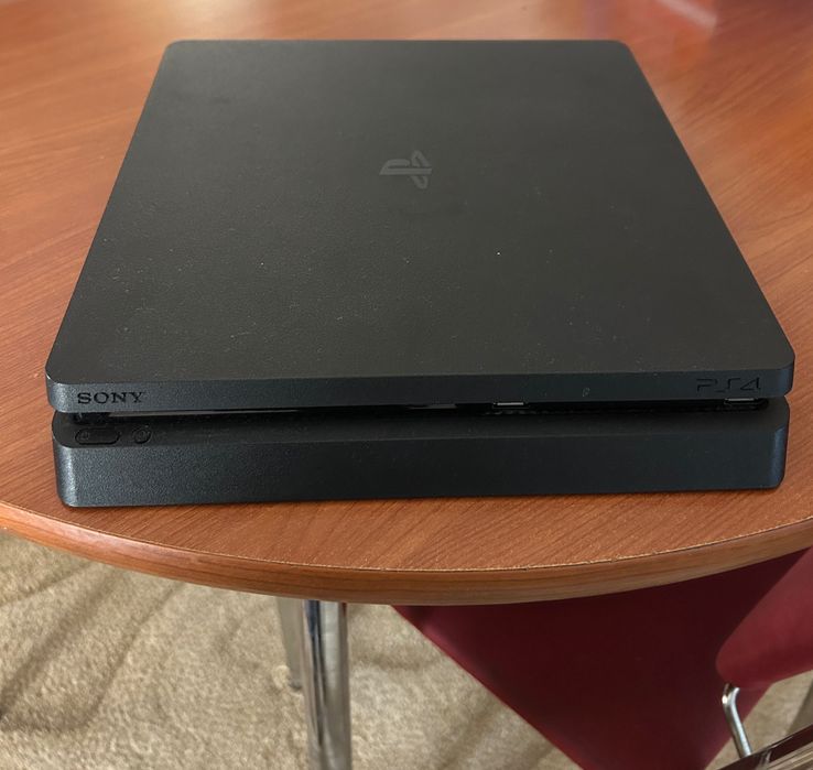 PlayStation 4 Standard 500 GB (negociabil)