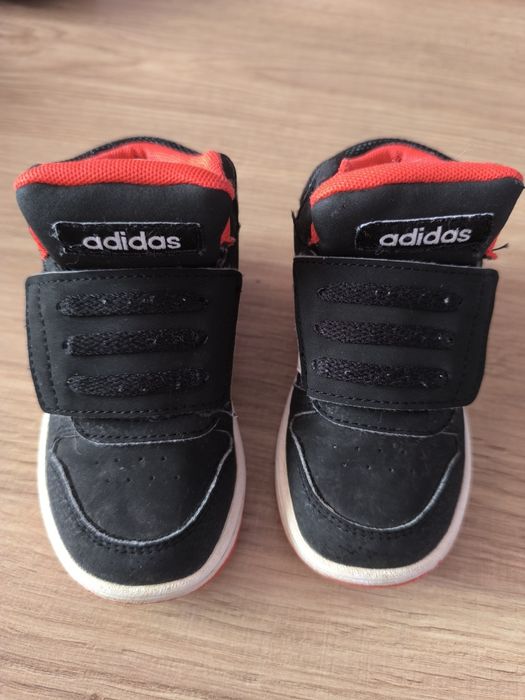 adidas Маратонки HOOPS MID 2.0