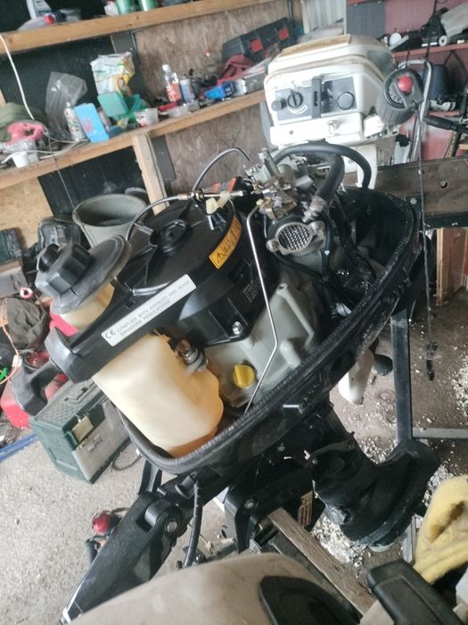 Vând motor barca suzuki