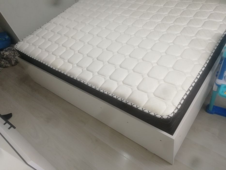 Продам кровать двуспальную