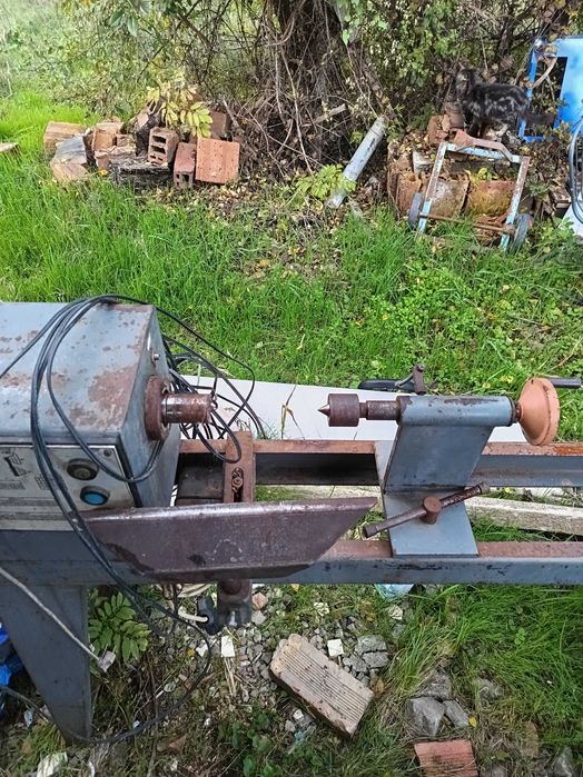 Дървен струг голям с монофазен мотор.