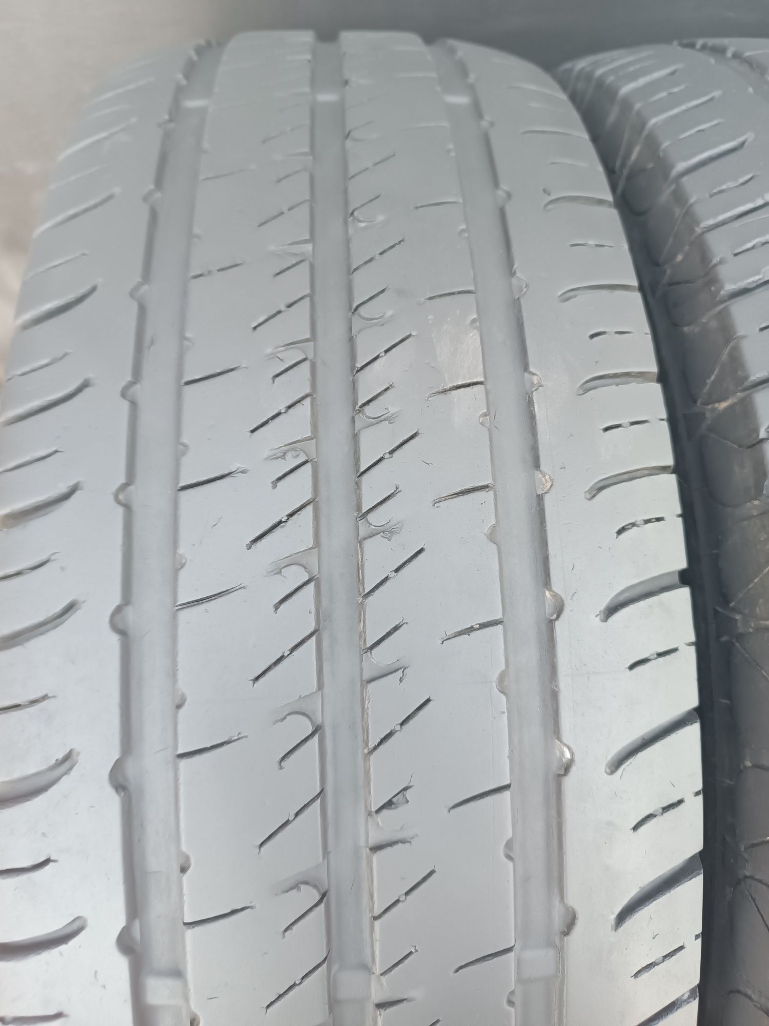 225/75/16 С Uniroyal Дот 1022