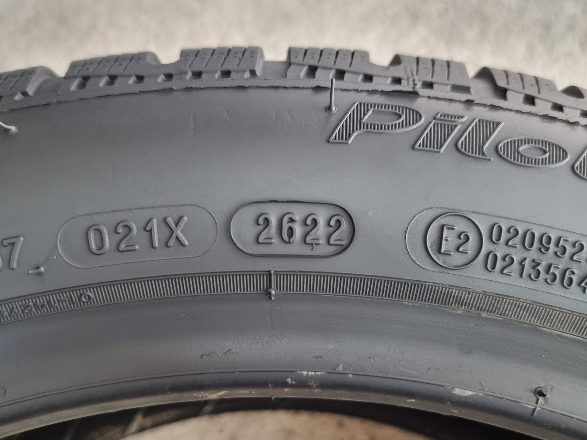 "Dot 22" 245/45/18 Michelin 2Броя: 200лв 6мм Run on flat