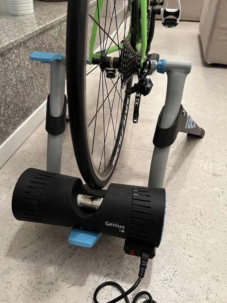 Tacx Genius Smart Trainer Cycling + cauciuc trainer